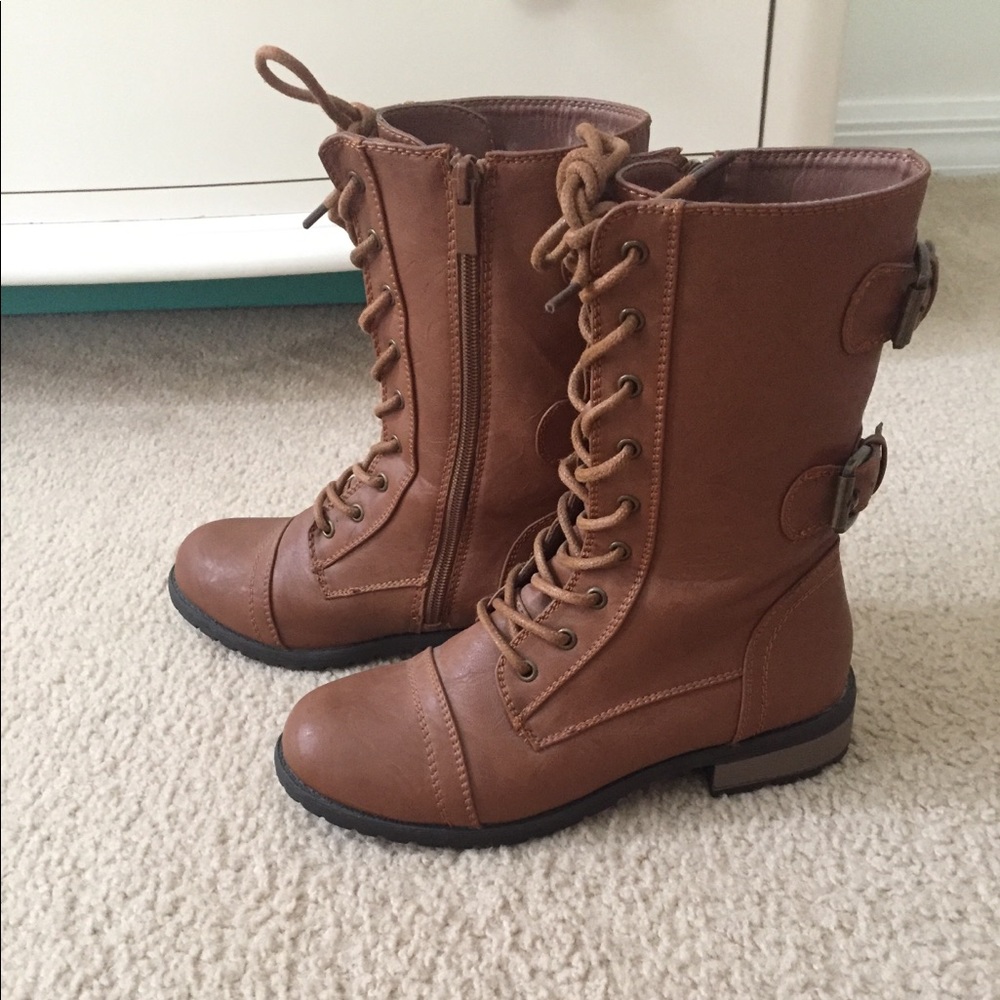 Combat boots